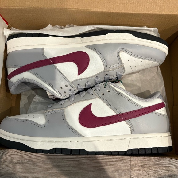 dunk low 5 on it stockx